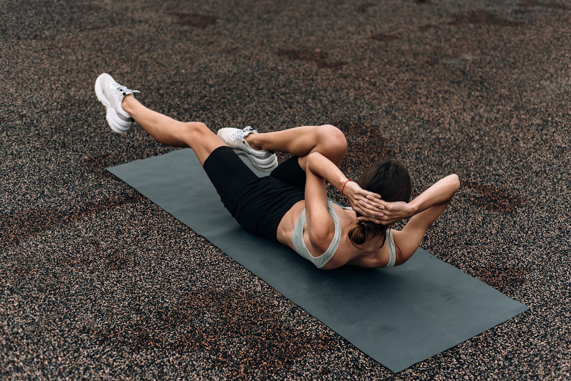 Exercitiu pentru abdomen pe saltea
