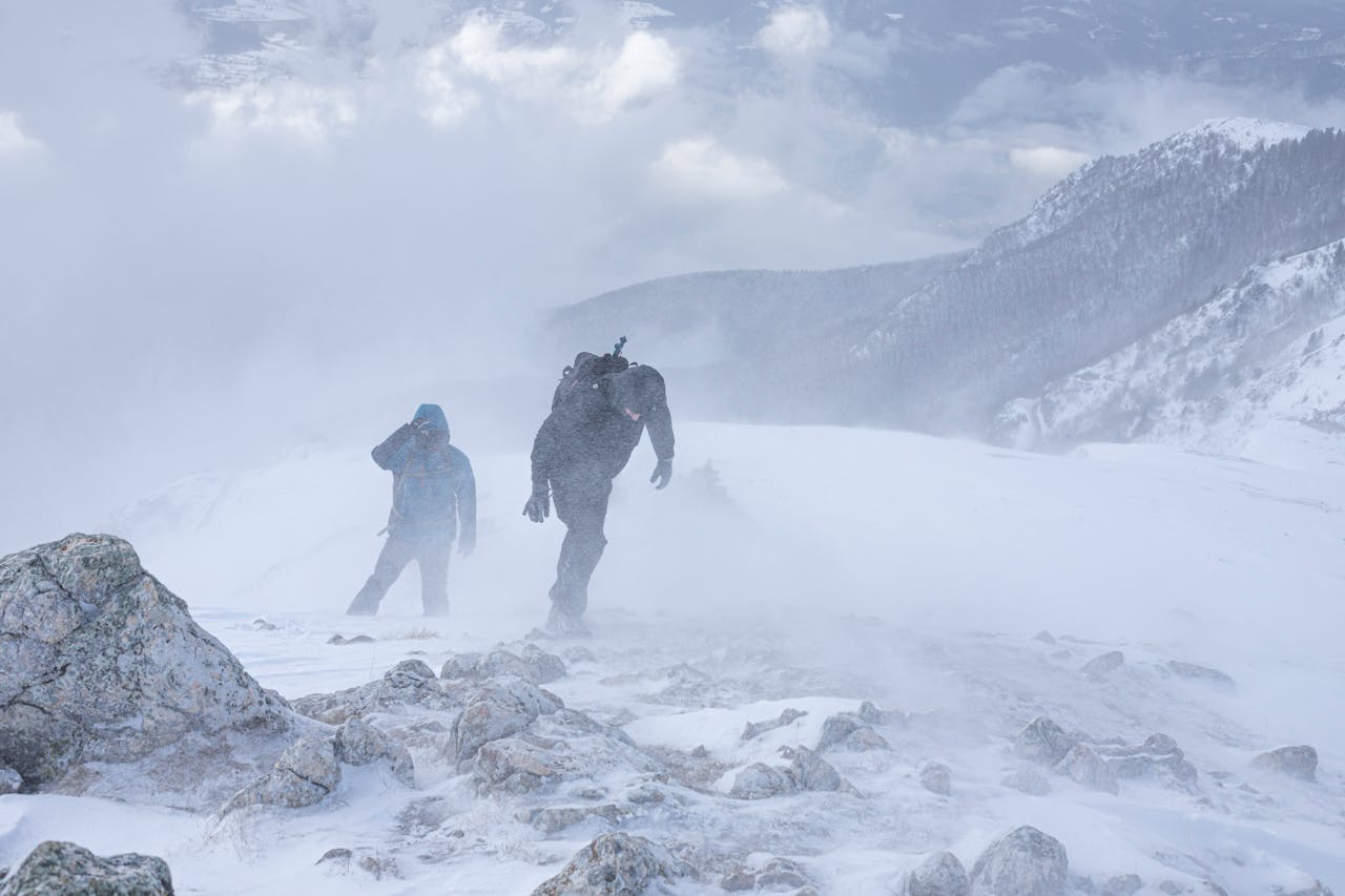 Cum se instaleaza hipotermia in drumetiile montane