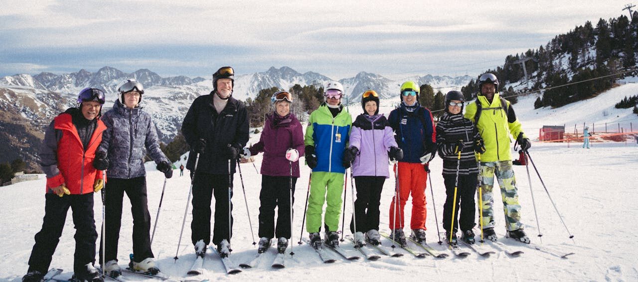 grup de schiori pe schiuri pentru incepatori